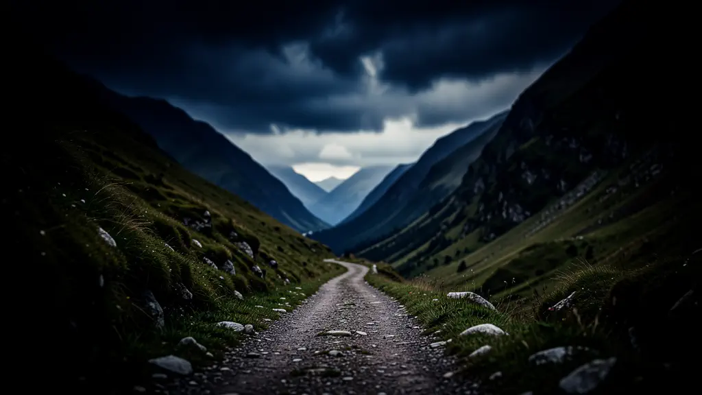 Hook 7 — Narrow mountain path with no guardrails. (texto na tela: Dangerous Hike)